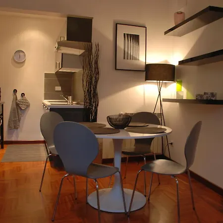 Apartment Leila's Rom